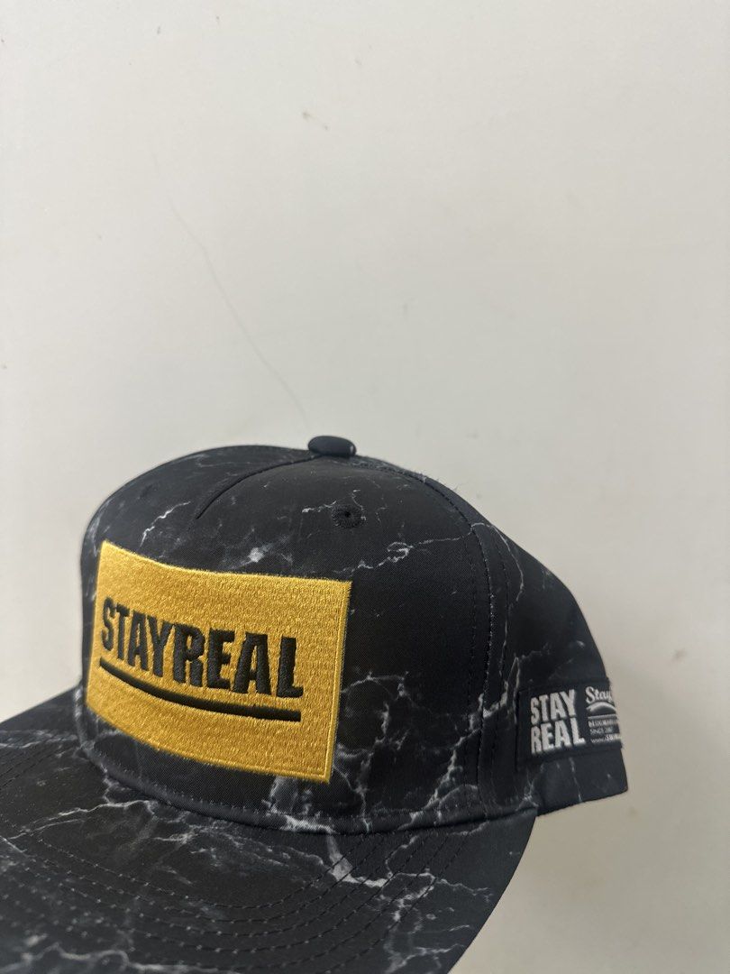 StayReal Black Marble Snapback Cap （分類：棒球帽、帽）位於 Hong Kong。 由 honang809 提交（商品編號 1462809904，圖片 1）。簡介： Black cap with a marble pattern. Features a yellow embroidered 'STAYREAL' patch on the front. Also has 'STAYREAL' branding on the side. Adjustable snapback closure. Great for casual wear.。