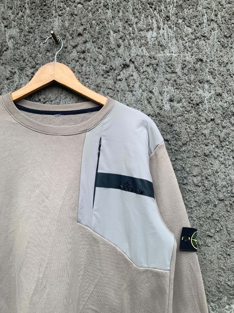 📌Stone Island with Pocket (OFF) (Category: Coats, Jackets and Outerwear) located in Davao. Submitted by mixandmatchshop_ph (Listing ID 1462693468, Image 3). Description: 📌Stone Island with Pocket (OFF) Size: Small to Medium Width: 22 Length: 28 Color rate: 9/10 Issue: None Lightly used: Used with care. Flaws, if any, are barely noticeable. 📩: DM for inquiries 📩 Negotiable! DM your offer. 📦 Shipping fee is covered by the buyer. -Just a small 