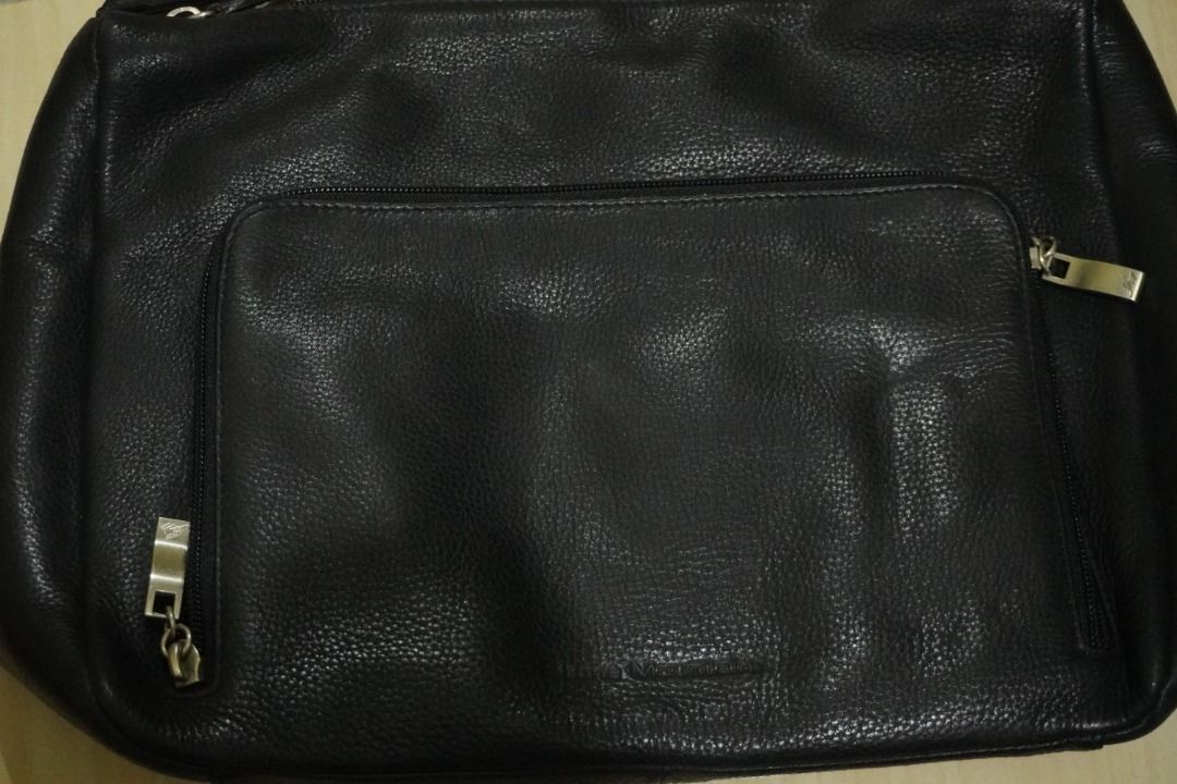 Stone Mountain Black Leather Crossbody Bag (Category: Sling Bags) located in Quezon City. Submitted by rygba (Listing ID 1462766366, Image 3). Description: 📌 Please manage your expectations 📌 Payment first before shipping of item 📌 Shipment will be available next day after purchase (might change on some conditions). 📌 Posted price is final, no lowballers Stone Mountain Sling Bag 💵 Price: ₱100 ⚠ Defects/Notes N/A 📱 MOP: GCash 🛵 Delivery: J&