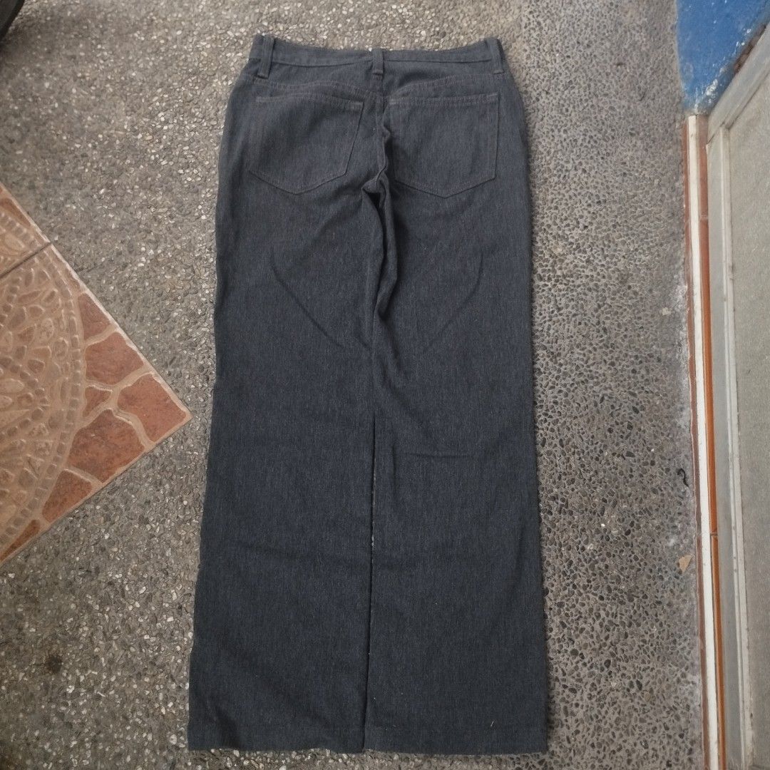Relax Fit Jeans Straight Cut (Category: Jeans) located in San Pedro. Submitted by cooloset.mp4official (Listing ID 1462742235, Image 3). Description: Good for Small Sizes and Height, Achieve that Calm Look and Loose Outfit W: 28 L: 35.5 Condition: Like New No Issues Loc. Laguna.