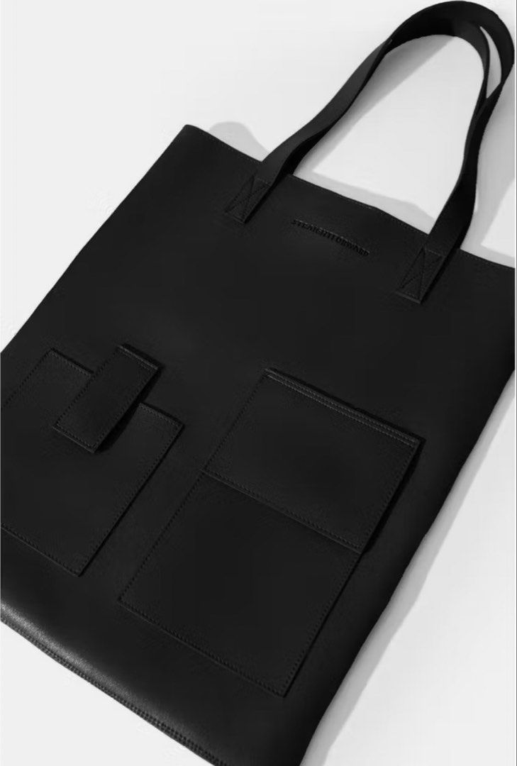 Straightforward DVL Penzi bag black (Category: Tote Bags) located in Makati City. Submitted by isobelacs (Listing ID 1462769622, Image 1). Description: Daily Vegan Leather (DVL) Snap Closure Matte Finish Has two pockets at the front fits alot of essentials Brand New - Never used Ideal for school or work .