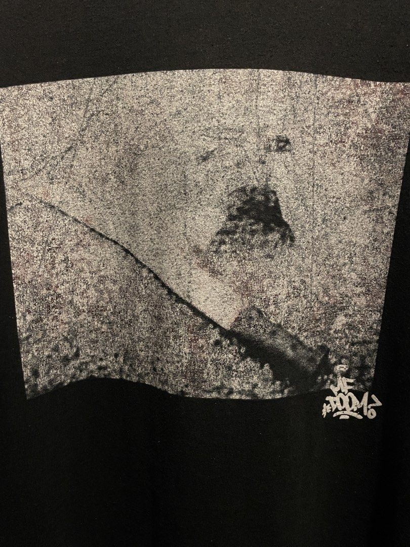 SUPREME (Category: Activewear) located in Bacolod City. Submitted by _thriftplugg (Listing ID 1462716949, Image 3). Description: AUTHENTIC EXCELLENT CONDITION SIZE M FLAWS CAN SEEN ON PICTURE 1800 OR BEST OFFER .