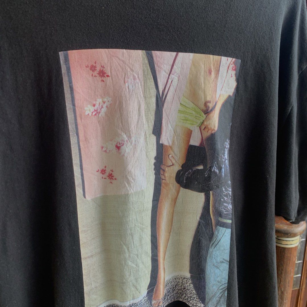 Supreme model tee (Category: Tshirts & Polo Shirts ) located in Tarlac. Submitted by thriftwithass (Listing ID 1462768786, Image 2). Description: Dimes: 25-30 Condition: 8.8/10 Color rate:9.7/10 ISSUE: not sure if crack or hairline lang check niyo last photos TY!.