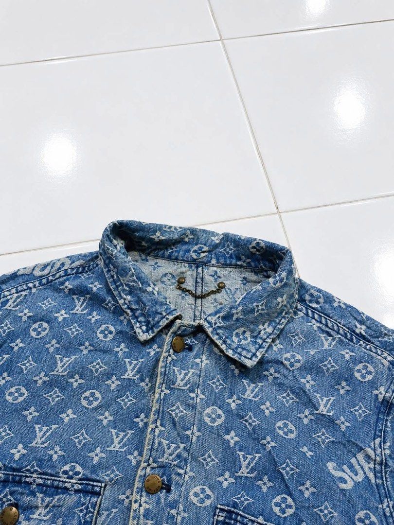 Supreme x LV monogram (Category: Luxury Apparel) located in Manila. Submitted by freshfindresale (Listing ID 1462782864, Image 3). Description: Large xl No dimes Good condition No flaws.