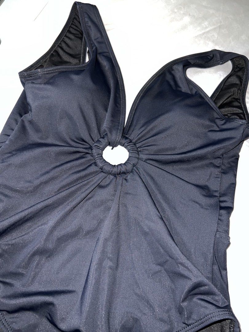 One piece Swimsuit with pads (Category: Bikinis & Swimsuits) located in Paranaque City. Submitted by pilipinashop (Listing ID 1462813652, Image 3). Description: Used once for photoshoot sa ph Padala from canada Stretchable.