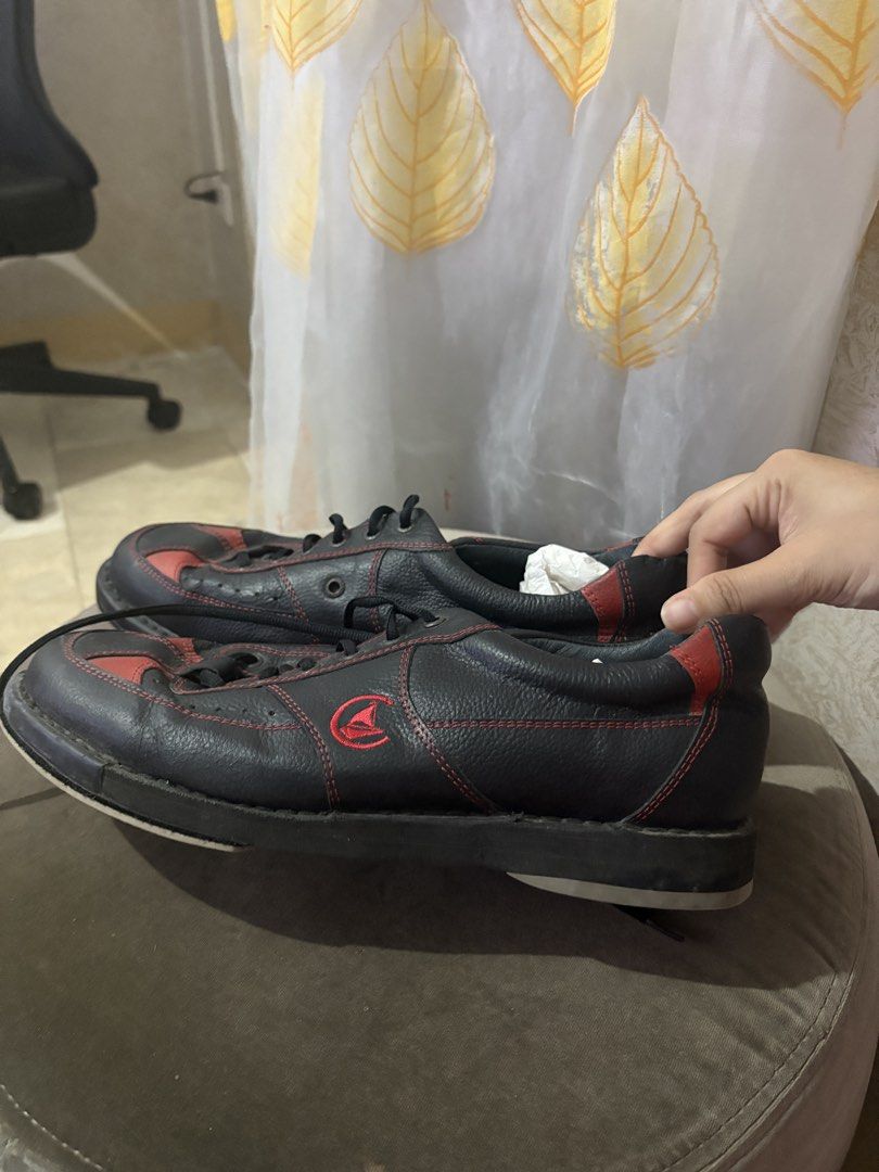 Switch Seabridge Bowling Shoes Black Red Leather (Category: Dress Shoes) located in Caloocan City. Submitted by majaliwalas (Listing ID 1462833496, Image 1). Description: - Stylish black and red leather bowling shoes - Classic lace-up closure - Distinctive Switch Seabridge logo on the soles - Comes with protective shoe covers.