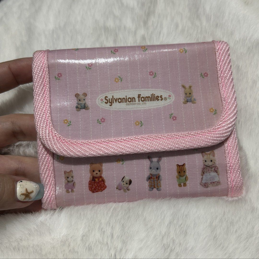 Sylvanian Families Pink Wallet (Category: Wallets & Card holders) located in Quezon City. Submitted by kitsune.treasures (Listing ID 1462695974, Image 1). Description: *First to pay policy! *1 day reservation only. Failure to pay on time, auto cancel. 📍Quezon City * MOD: J&T | Lalamove * MOP: GCASH | BPI 📦ON HAND AND READY TO SHIP! CONDITION: WHAT YOU SEE IS WHAT YOU GET. Dimensions: Kindly check the photos for the actual measurements. Please c