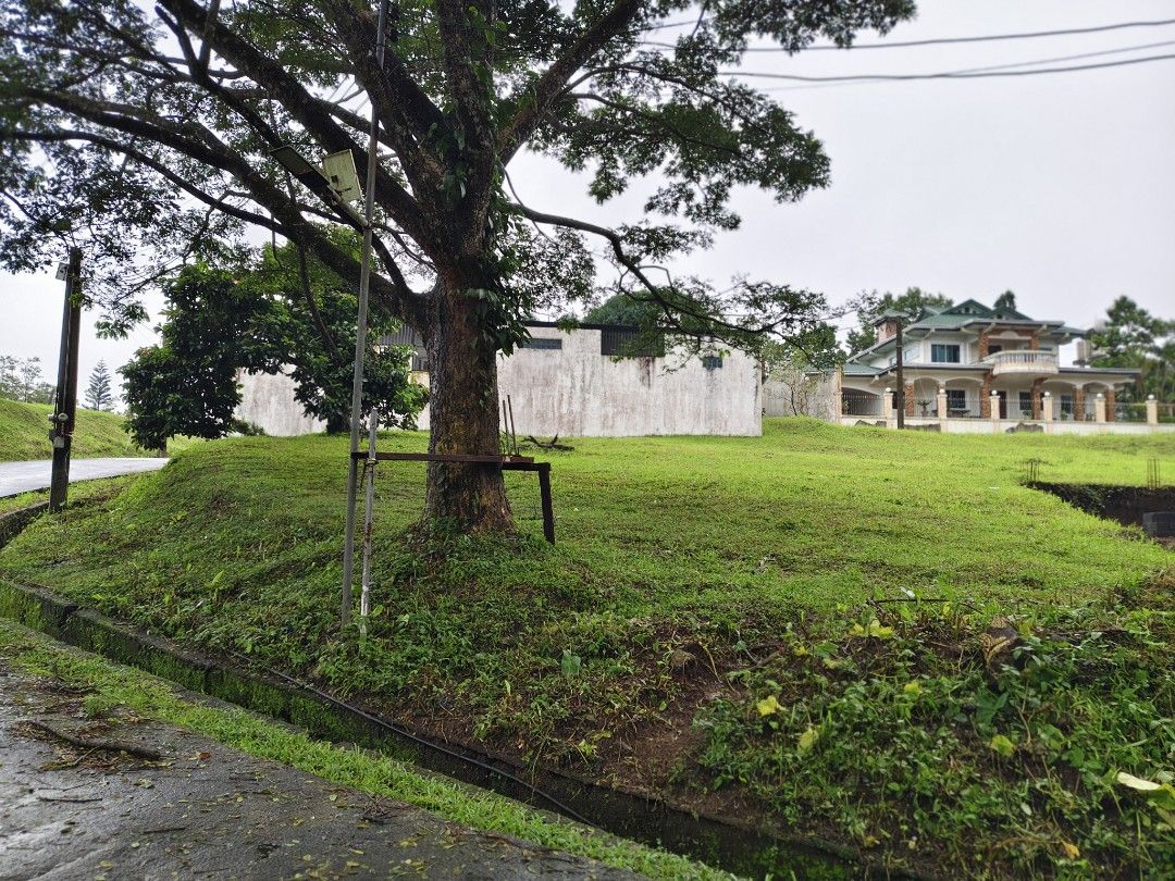 Tagaytay corner lot (Category: Lot) located in Quezon City. Submitted by jenniferpolicarpio (Listing ID 1462793217, Image 2). Description: RARE 223 SQM CORNER LOT | TAGAYTAY COUNTRY HOMES 1 A prime piece of Tagaytay real estate in a location that is increasingly difficult to replicate. 📍 Tagaytay Country Homes 1 • 223 SQM corner lot • Positioned right behind the iconic Our Lady of Lourdes Parish Church • Minutes from Ayala Malls Serin Tagaytay •