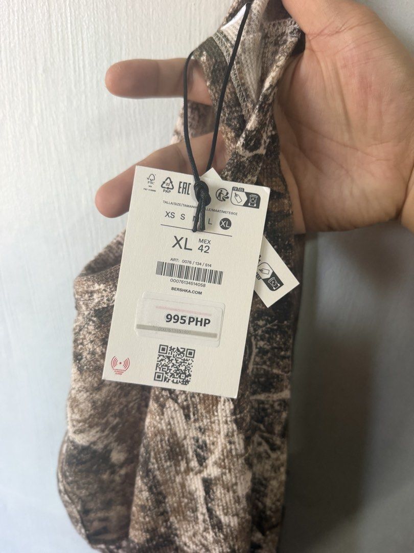 Tank printed (Category: Tshirts & Polo Shirts ) located in Taguig. Submitted by roxjl (Listing ID 1462709913, Image 2). Description: Bershka printed sando Size xl.