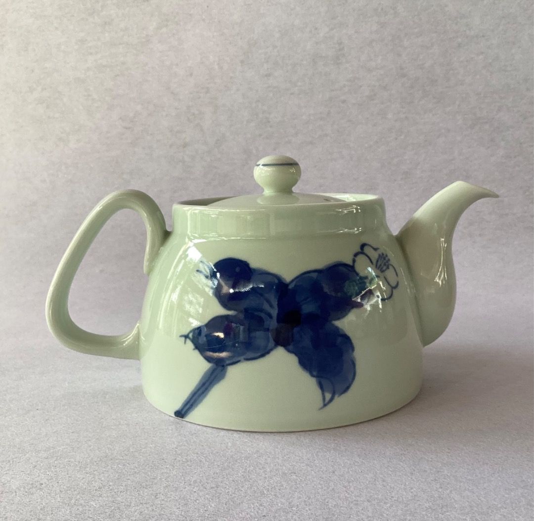 Teapot (Category: Pitchers & Dispensers) located in Davao. Submitted by atbpshop192593 (Listing ID 1462874629, Image 3). Description: Php180 Teapot H: 4 inches Opening: 3.2 inches Capacity: 400 ml Please REVIEW PHOTOS We use 100% repurposed packaging materials SF starts at Php70 via Flash Express First to pay.