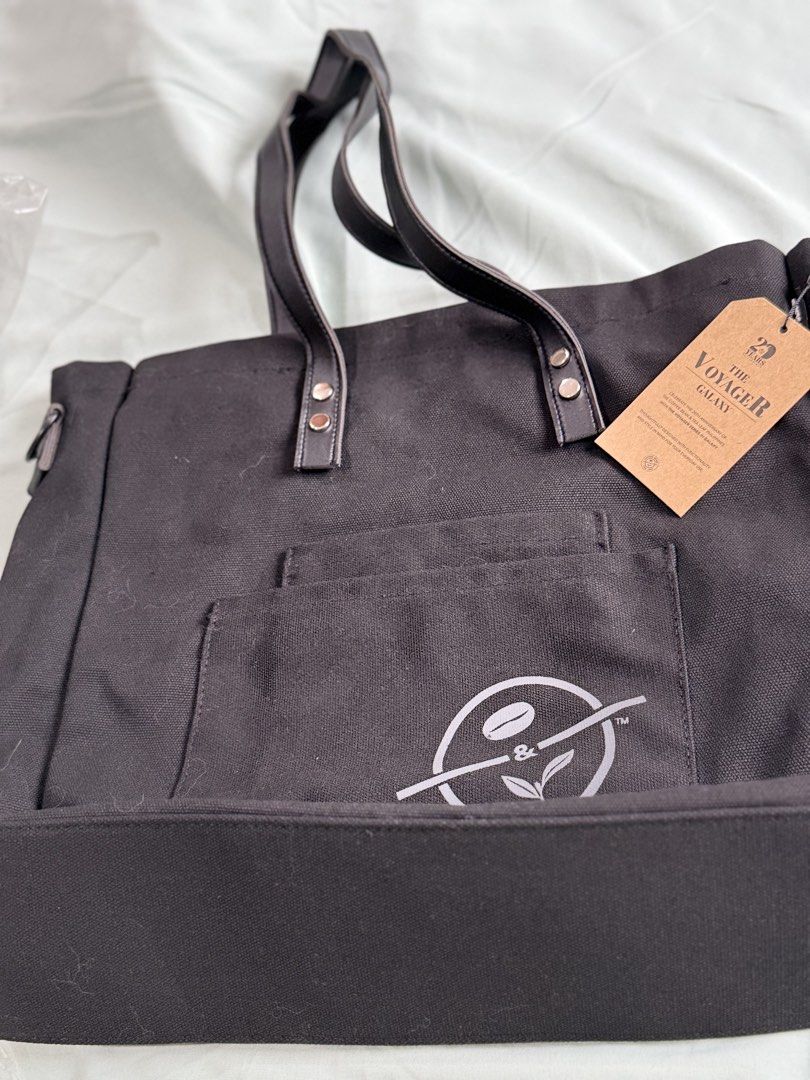 The Coffee Bean & Tea Leaf Voyager Tote Bag (Category: Tote Bags) located in Manila. Submitted by purplebunnie1 (Listing ID 1462769007, Image 1). Description: - Brand: The Coffee Bean & Tea Leaf - Material: Black Canvas - Features: Leather handles, front pocket with brand logo - Condition: Brand new with original tag - Ideal for: Everyday use, travel, shopping.