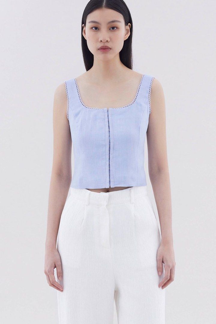 The Editor’s Market Blue Linen Top (Category: Others Tops) located in Manila. Submitted by thedressobsessed (Listing ID 1462719330, Image 1). Description: .