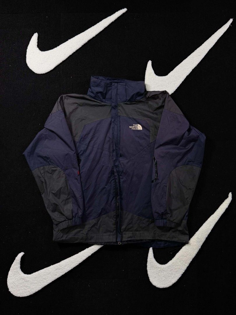The North Face (Category: Coats, Jackets and Outerwear) located in Valenzuela. Submitted by veriez_gems (Listing ID 1462718180, Image 1). Description: The North Face Good fittings Fave piece Authentic Length 27 Width 26 Issue non color rate 10/10 Dm me for more inquiry Mine 1200.