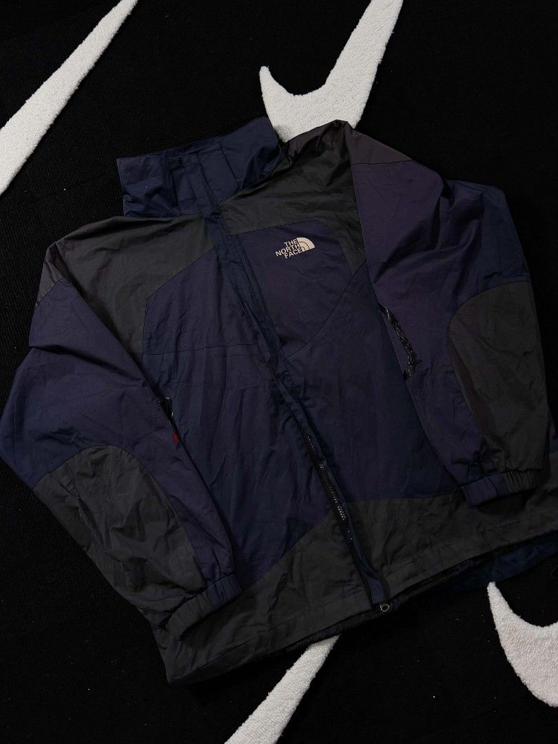 The North Face (Category: Coats, Jackets and Outerwear) located in Valenzuela. Submitted by veriez_gems (Listing ID 1462718180, Image 2). Description: The North Face Good fittings Fave piece Authentic Length 27 Width 26 Issue non color rate 10/10 Dm me for more inquiry Mine 1200.