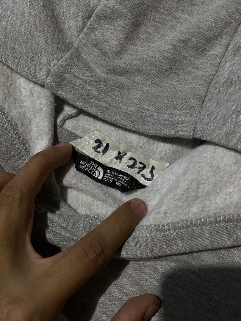THE NORTH FACE (Category: Hoodies) located in Imus. Submitted by streetclubph (Listing ID 1462832676, Image 3). Description: WOMEN SIZE XL W 21 L 27.5 NO ISSUE AND GOOD CONDITION!.