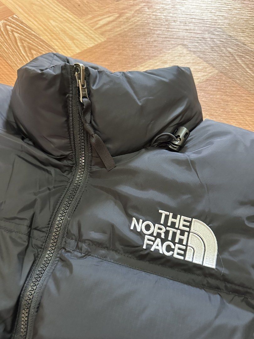 The North Face 700 Down Puffer Jacket Black (Category: Coats, Jackets and Outerwear) located in Manila. Submitted by thrift.zone1 (Listing ID 1462735927, Image 2). Description: - Brand: The North Face - Color: Black - Style: Puffer Jacket - Fill Power: 700 fill down for superior warmth - Features: Iconic TNF logo on chest and sleeve - Condition: Brand new with tag - Size: Small.