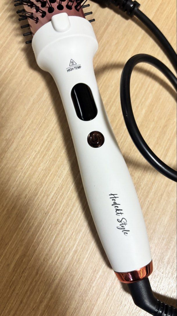 thermo brush (Category: Hair) located in Manila. Submitted by cheetosjalapeno.f6b498 (Listing ID 1462768848, Image 2). Description: .