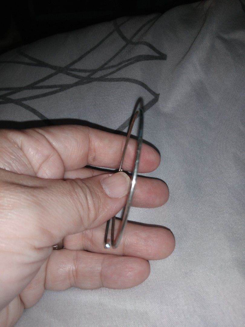 Thin bangle (Category: Bracelets) located in Quezon City. Submitted by eidorableshop (Listing ID 1462686228, Image 2). Description: .