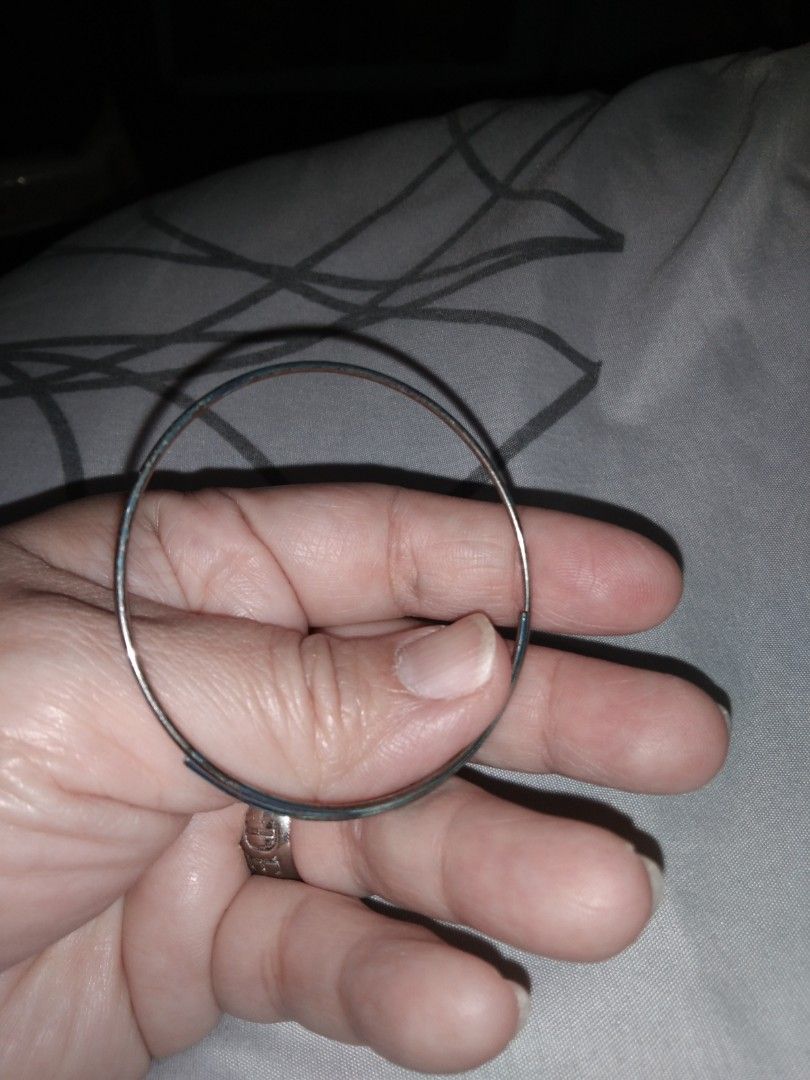 Thin bangle (Category: Bracelets) located in Quezon City. Submitted by eidorableshop (Listing ID 1462686228, Image 3). Description: .