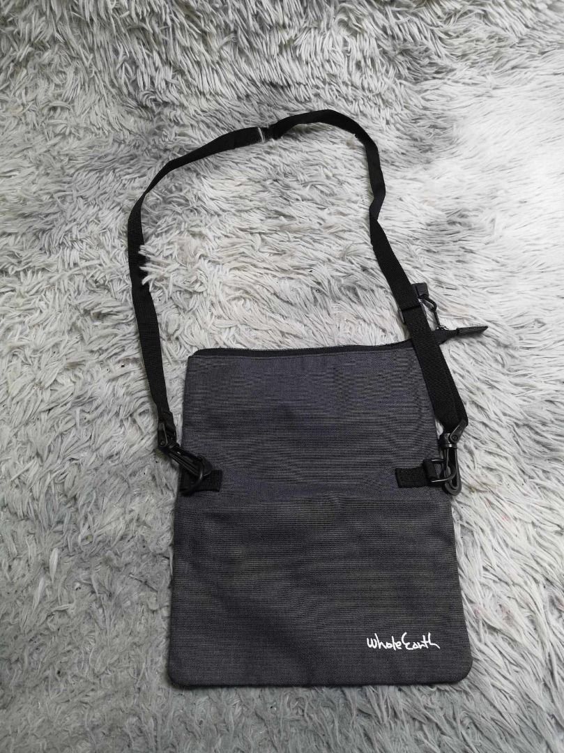 Thin Black Adjustable Strap Sling Bag (Category: Sling Bags) located in Santa Cruz. Submitted by jmy_surplus.2 (Listing ID 1462704614, Image 1). Description: Size ; L - 11.4 W - 9.4 Color ; Black Type ; Sling Bag Brand ; No brand Material ; Nylon Style ; Black Sling Bag LR 129 JMY 5 Batch #222.
