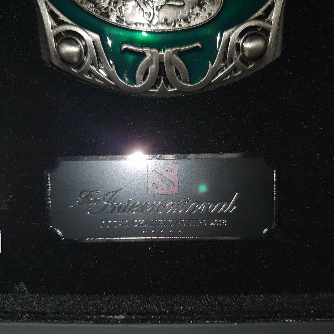 TI8 AEGIS REPLICA AUTHENTIC (Category: Vintage Collectibles) located in Manila. Submitted by chrizzmatic (Listing ID 1462824377, Image 3). Description: *AUTHENTIC WITH ORIGINAL BOX *BE CAREFUL OF OF CHEAP FAKES *MINT CONDITION NEGOTIABLE VIA SHIPPING OR MEET UP #DOTA2.