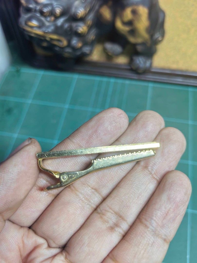 Tie Clip (Category: Ties) located in Cebu City. Submitted by dudes_villanueva (Listing ID 1462818993, Image 3). Description: Tie Clip - Goldtone Rhinestone 📌 In excellent condition..
