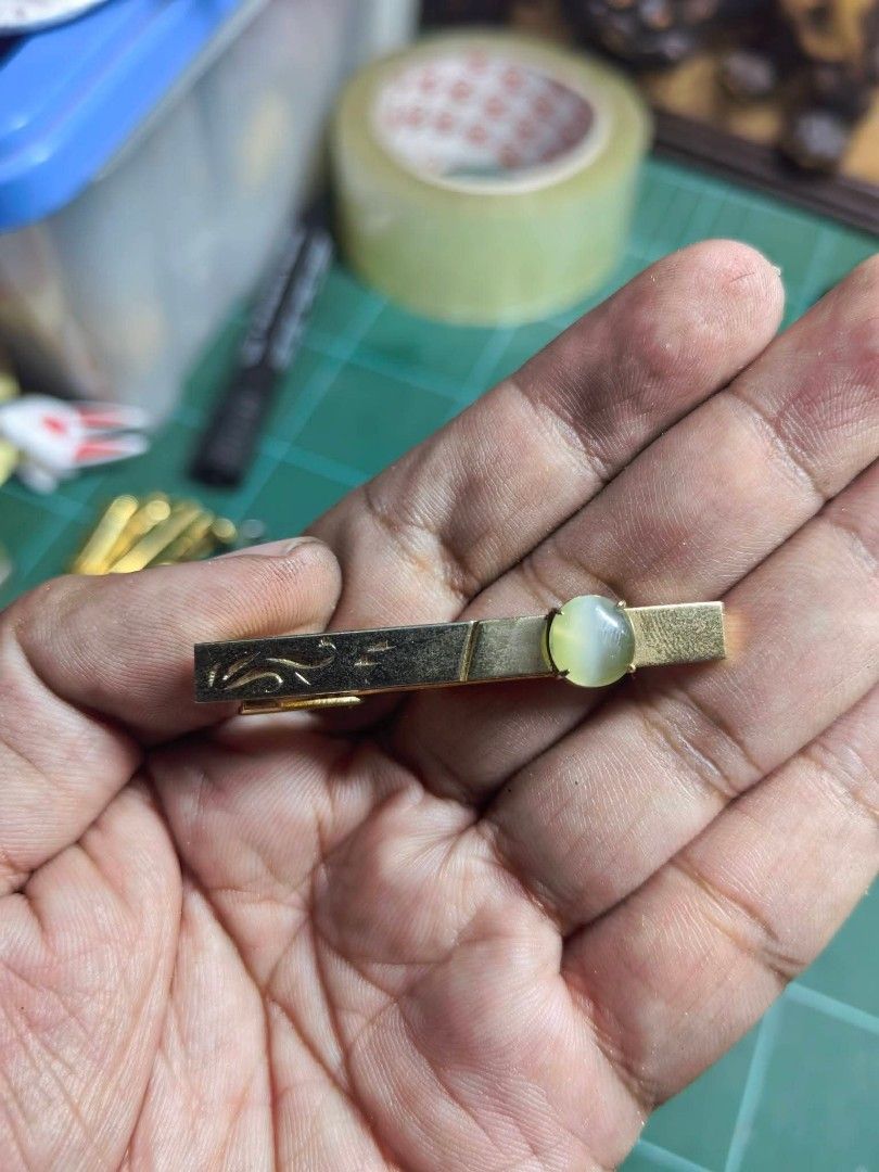Tie Clip (Category: Ties) located in Cebu City. Submitted by dudes_villanueva (Listing ID 1462819576, Image 1). Description: Tie Clip - Goldtone Cat's Eye Stone 📌 In excellent condition..