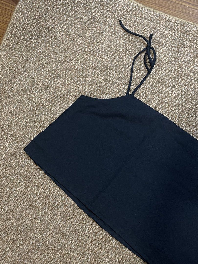 Tie Strap Crop Top (black) - S (Category: Sleeveless) located in Pasig City. Submitted by miafml-closet-cleanout (Listing ID 1462768165, Image 2). Description: - linen blend posted price is fixed ♡ will not respond to hagglers. 💵 mop: gcash / bdo / maribank / unionbank 🛵 courier: any as long as arranged by buyer 🙅🏻‍♀️ no requested worn photos ❌ no meet-ups.