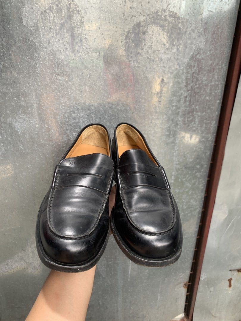 Tod’s Loafers (Category: Sneakers & Footwear) located in Marikina City. Submitted by azaero (Listing ID 1462828107, Image 3). Description: Size Men’s US 7 / cm 25 / Euro 40 Excellent Condition no issues .