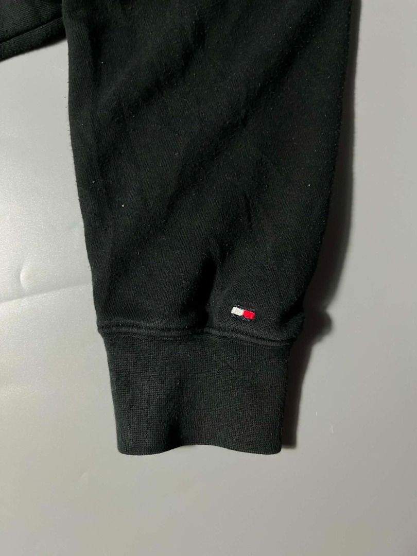 TOMMY HILFIGER (Category: Coats, Jackets and Outerwear) located in General Santos City (Dadiangas). Submitted by arjay_genita (Listing ID 1462884966, Image 3). Description: Tommy Hilfiger ‼️Size Medium (21/25) ‼️Excellent condition ‼️Color rate 9.5./10 ‼️No issue.