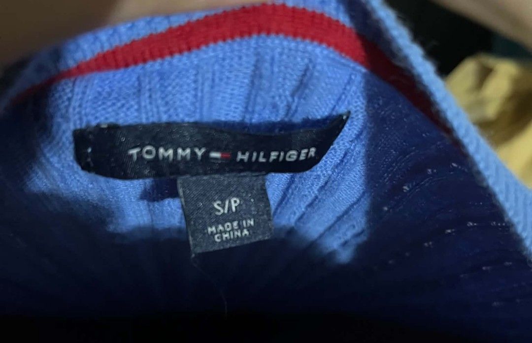 Tommy Hilfiger Knitted sweater S/P (Category: Blouses) located in Las Pinas. Submitted by swiftlion.b8899 (Listing ID 1462727843, Image 3). Description: Brand: Tommy Hilfiger Style: Cable-Knit Scoop Neck Sweater Sleeve Length: Long Sleeve Color: Light Blue / Cornflower Blue Pattern: Textured Cable-Knit Approximate Flat Measurements: Width (Pit to Pit): 17 inches Length (Shoulder to Hem): 27.