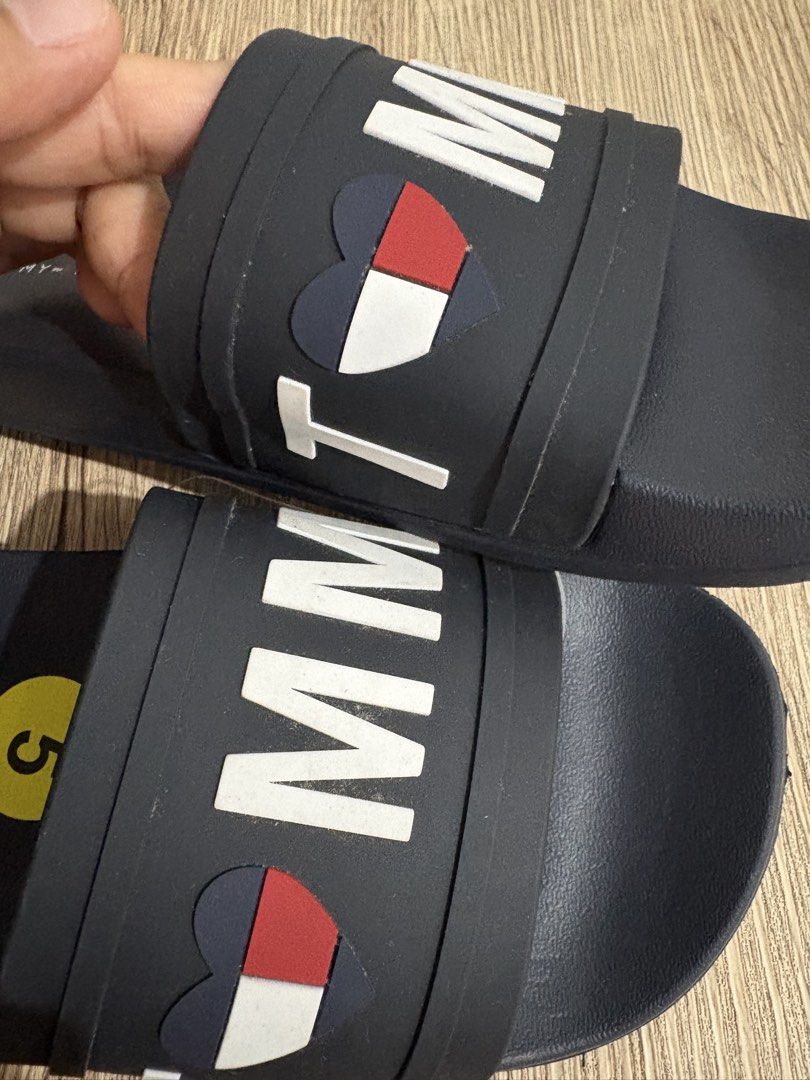 Tommy Hilfiger Slides | US5 (Category: Slippers and slides) located in Taguig. Submitted by blissdreana (Listing ID 1462792449, Image 3). Description: Brand new Imported from 🇺🇸 Size 5US 22-23cm .