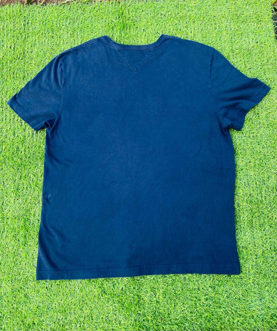 Tommy Hilfiger Tshirt (Category: Tshirts & Polo Shirts ) located in Bacolod City. Submitted by belleza_030299 (Listing ID 1462772851, Image 2). Description: Tommy T-shirt Dimes 22x27.5 Large on tag Good condition colorate 9.5/10.
