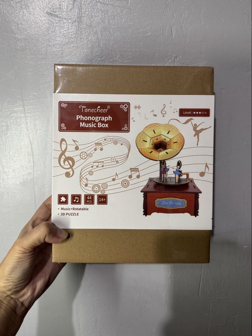 Tonecheer Phonograph Music Box 3D Puzzle (Category: Handmade Craft) located in Santa Ana. Submitted by tokiotokio (Listing ID 1462854221, Image 1). Description: - Build your own functional phonograph music box! - Engaging 3D puzzle with 44 pieces. - Plays music and features a rotating turntable. - Recommended for ages 14 and up. - Ideal for a fun DIY project or a unique gift idea..