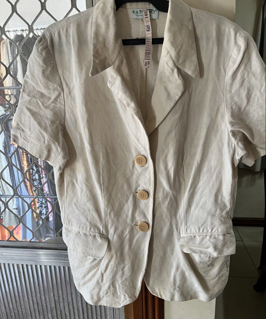 Top coat (Category: Others Tops) located in Bacoor. Submitted by ayit. (Listing ID 1462719025, Image 1). Description: Small-med fit - Japanese brand top coat - Color: Beige - Size: S / EU 36 / UK 8 / US 4 - Condition: 3/5 (Good) - Ideal for layering - Versatile and chic design.