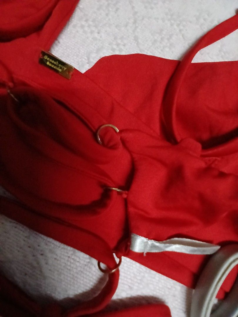 Top only (Category: Bikinis & Swimsuits) located in Quezon City. Submitted by charchartindahan (Listing ID 1462793407, Image 3). Description: 🔴thrift, kindly check the photo & need wash before use, branded ito 🔴Gcash payment, by pick up & Jrs Express 🔴loc.near U.P Diliman Q.V C.