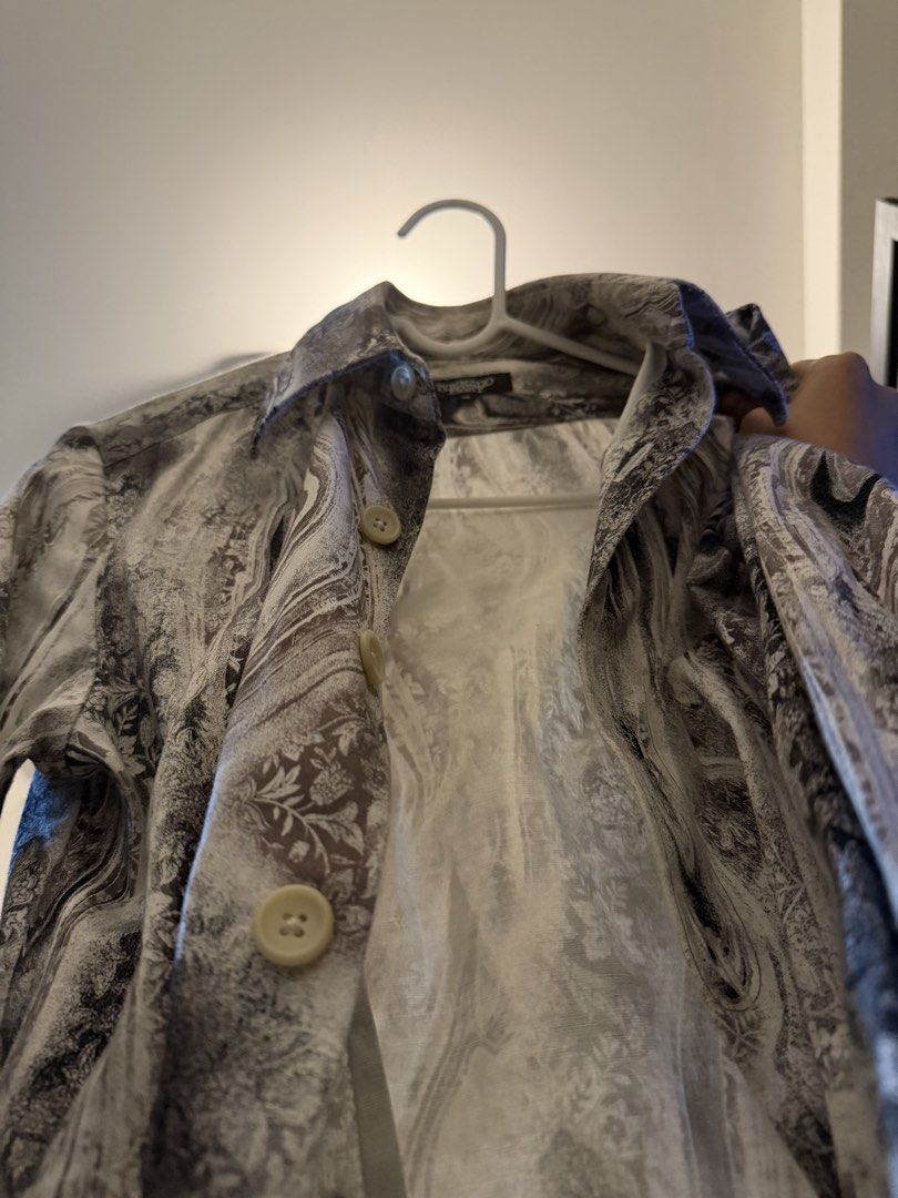 Tornado Mart Snake Pattern Button Down (Category: Tshirts & Polo Shirts ) located in Manila. Submitted by lostfromsanity (Listing ID 1462815760, Image 1). Description: Tornado Mart Snake Pattern Button Down Size M Negotiable No issues.