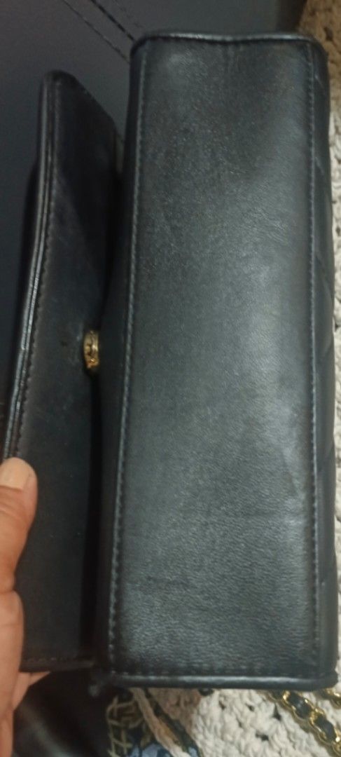 Tory Burch Black Leather Quilted Chain Shoulder Bag (Category: Luxury Bags & Wallets) located in Legazpi City. Submitted by georgepineda791 (Listing ID 1462691139, Image 2). Description: ✨ PRELOVED TORY BURCH SAVANNAH CROSSBODY BAG ✨ A chic and timeless Tory Burch Savannah Crossbody in classic black, featuring beautiful quilted leather and elegant gold-tone hardware. 🖤✨ 👜 DETAILS: • Black quilted leather • Gold-tone hardware • Adjustable leathe