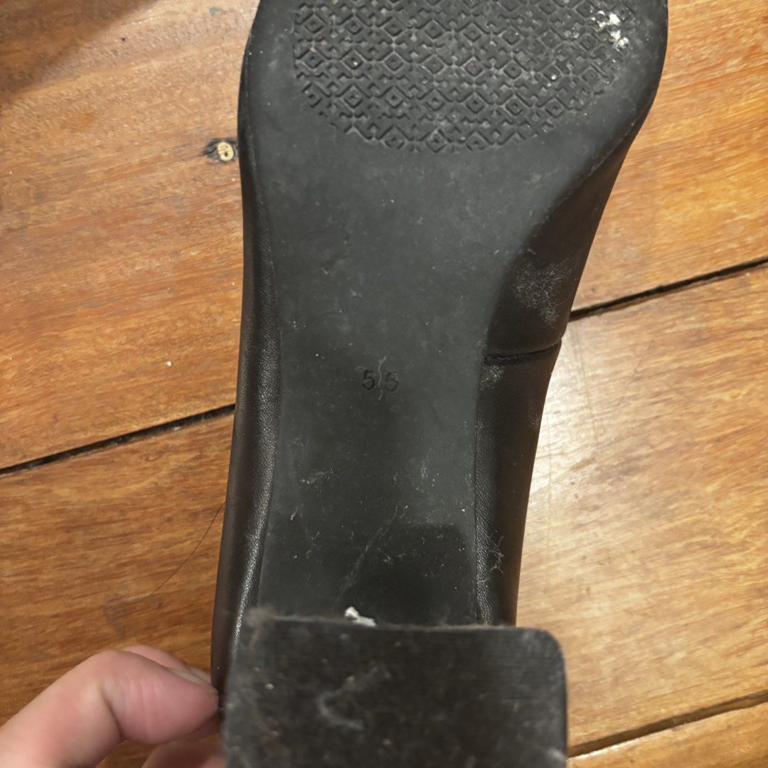 Tory Burch Leather heels WOMENS 5.5 (Category: Heels) located in Pasig City. Submitted by imnotabadguy (Listing ID 1462837545, Image 3). Description: genuine tory burch leather heels -black leather, perfect for work! - approx 1.5inch heel block -well used! but still durable and stylish negotiable! sf shouldered by buyer rfs: decluttering.