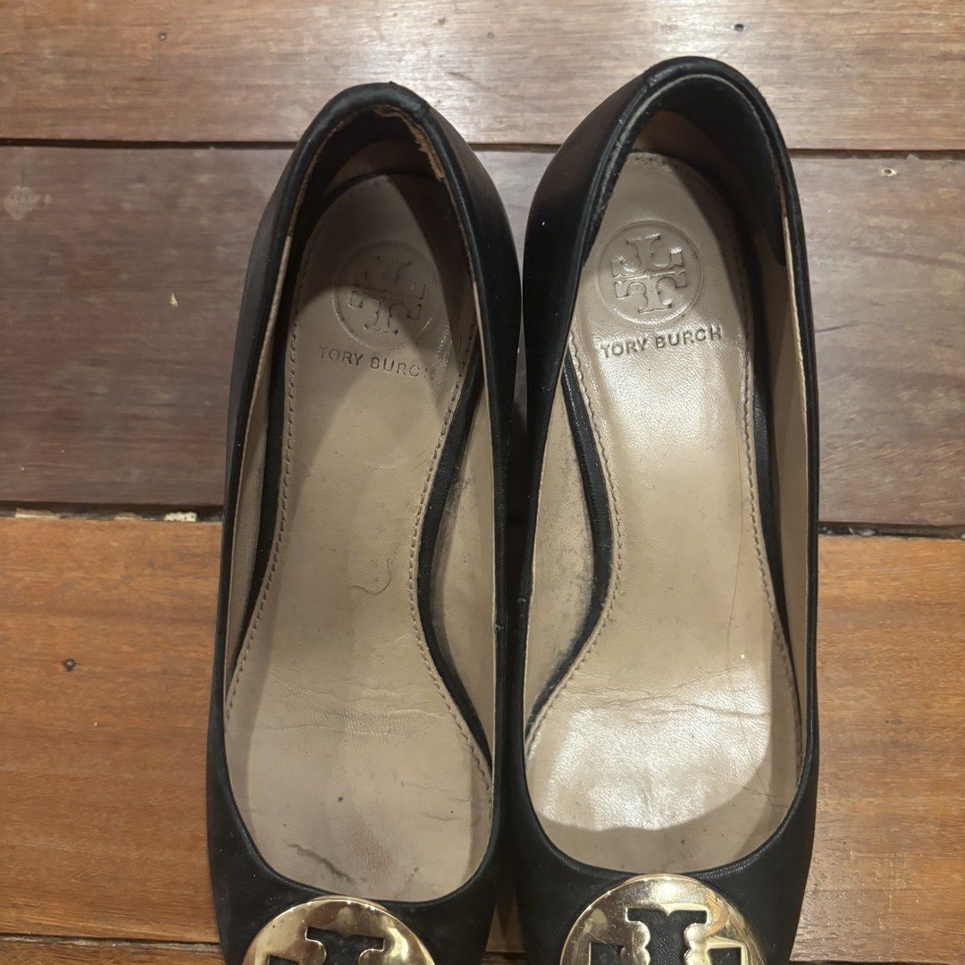 Tory Burch Leather heels WOMENS 5.5 (Category: Heels) located in Pasig City. Submitted by imnotabadguy (Listing ID 1462837545, Image 2). Description: genuine tory burch leather heels -black leather, perfect for work! - approx 1.5inch heel block -well used! but still durable and stylish negotiable! sf shouldered by buyer rfs: decluttering.