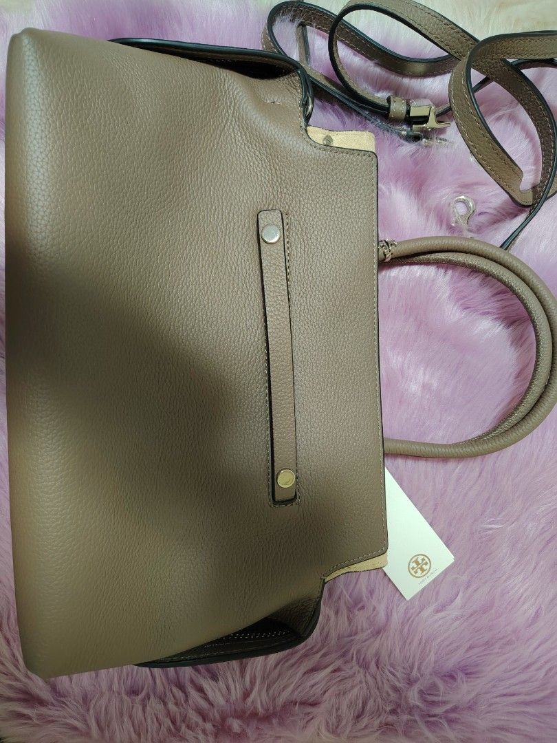 Tory Burch Leather Tote Bag (Category: Luxury Bags & Wallets) located in Valenzuela. Submitted by glitter_preloved (Listing ID 1462791444, Image 1). Description: - Authentic Tory Burch tote bag - Color: Taupe - Material: Genuine leather exterior, suede interior - Features: Detachable shoulder strap, interior zippered pockets - Condition: Brand new with original tags - Ideal for: Everyday use.
