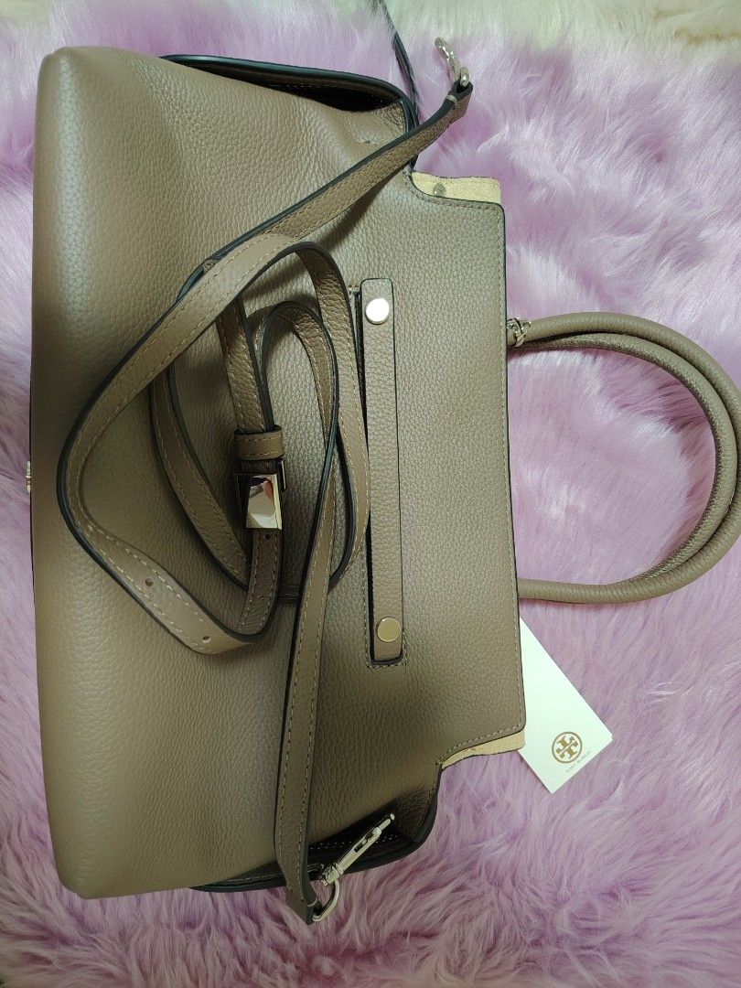 Tory Burch Leather Tote Bag (Category: Luxury Bags & Wallets) located in Valenzuela. Submitted by glitter_preloved (Listing ID 1462791444, Image 2). Description: - Authentic Tory Burch tote bag - Color: Taupe - Material: Genuine leather exterior, suede interior - Features: Detachable shoulder strap, interior zippered pockets - Condition: Brand new with original tags - Ideal for: Everyday use.