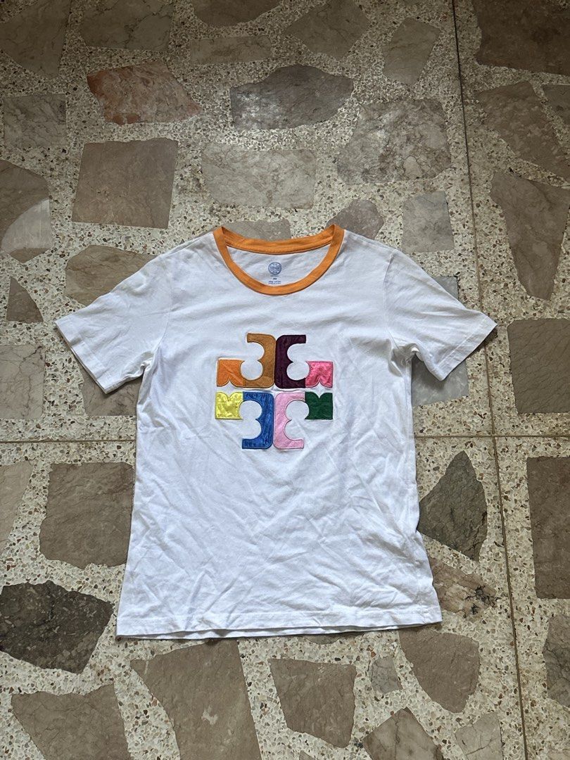 Tory Burch T-shirt Womens (Category: Shirts) located in Davao. Submitted by master.mnd (Listing ID 1462761020, Image 1). Description: Xs to small As new No issue Legit.