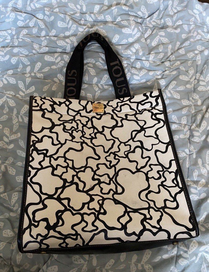TOUS , Chanel , Tommy Hilfiger (Category: Tote Bags) located in Las Pinas. Submitted by betchai17 (Listing ID 1462885229, Image 2). Description: ALL FOR 600 ONLY Classic TOUS tote bag - Signature bear print - Chic black and white design - Spacious interior for all your essentials - Comfortable shoulder straps - Ideal for everyday use - A stylish and practical accessor Chanel - Drawstring bucket bag Tommy Hilfiger - Two way snake skin bag .