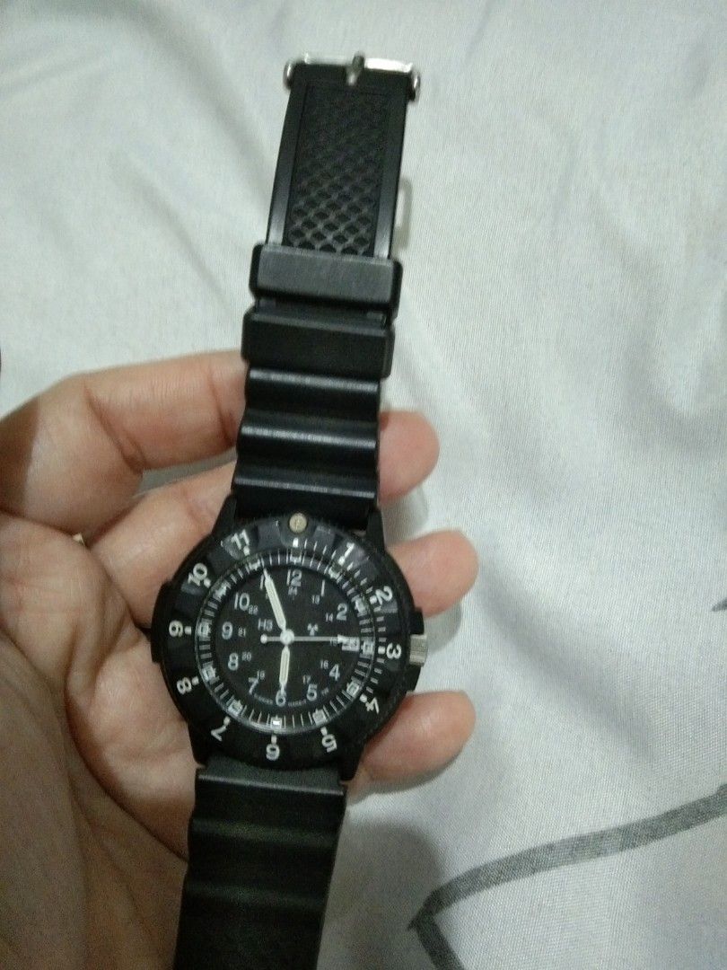 Traser watch military h3 authentic (Category: Women's Watches) located in Quezon City. Submitted by eidorableshop (Listing ID 1462708752, Image 3). Description: watch only no battery working well removed the battery since it was for collection so u can jus buy and put battery when u buy it.