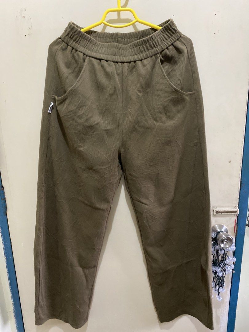 TUESDAY Olive Green Sweatpants Joggers (Category: Joggers) located in Pasig City. Submitted by alaineeeee (Listing ID 1462772397, Image 1). Description: - Olive green sweatpants from TUESDAY - Elastic waistband with drawstring - Two side pockets - Relaxed fit for ultimate comfort - Perfect for lounging or casual outings - Versatile and easy to style.