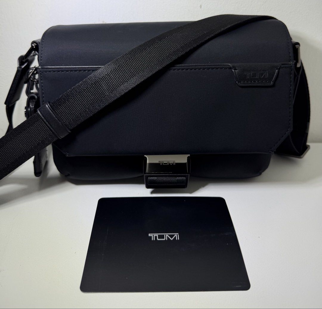 Tumi Harrison Parson Men’s Crossbody Bag (Category: Sling Bags) located in Manila. Submitted by importgoodiesph (Listing ID 1462826104, Image 1). Description: Tumi Harrison Parson Men’s Crossbody Bag - in excellent condition - dimensions: 8.25cm × 23cm × 16.5cm - primary material: nylon (some leather accents) - color: black - Exterior: • flap entry with speed clip • adjustable crossbody strap with leather accents • gusseted zip pocket • back zip 