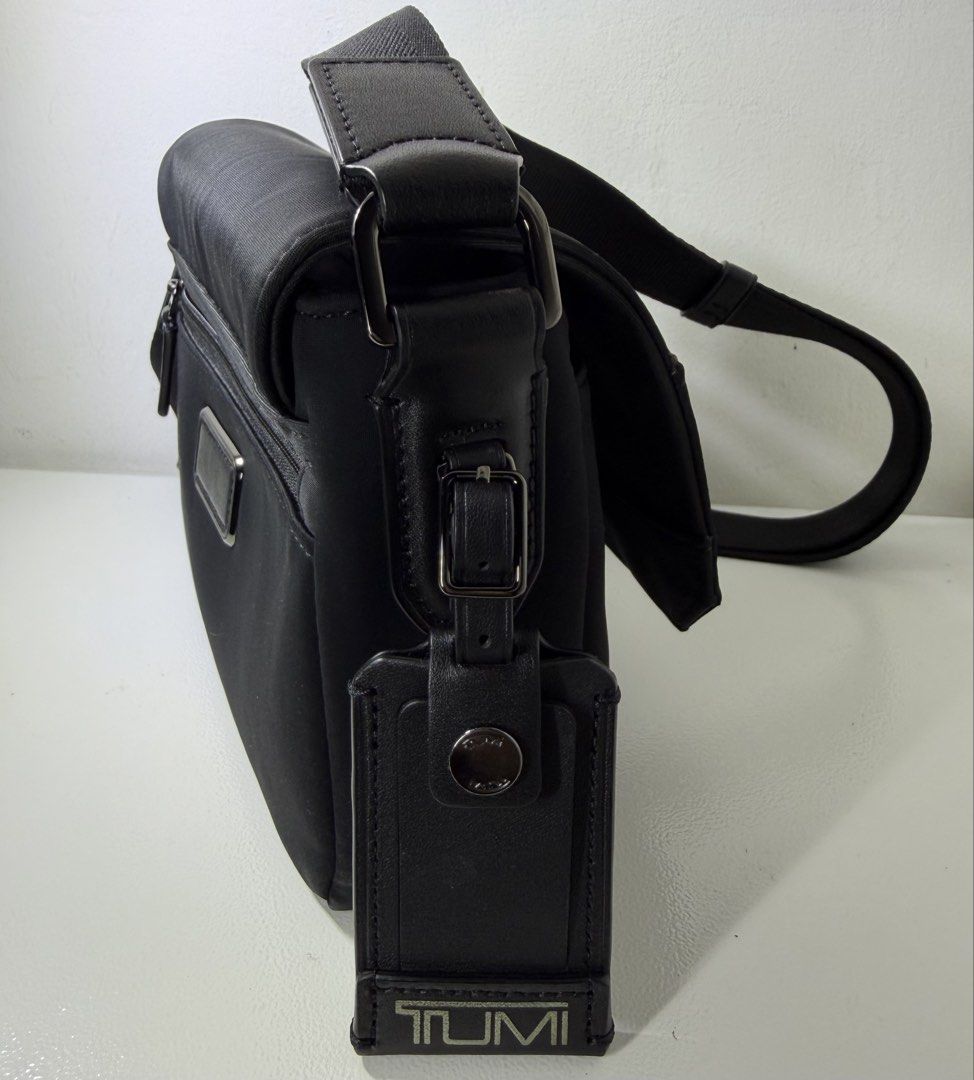 Tumi Harrison Parson Men’s Crossbody Bag (Category: Sling Bags) located in Manila. Submitted by importgoodiesph (Listing ID 1462826104, Image 2). Description: Tumi Harrison Parson Men’s Crossbody Bag - in excellent condition - dimensions: 8.25cm × 23cm × 16.5cm - primary material: nylon (some leather accents) - color: black - Exterior: • flap entry with speed clip • adjustable crossbody strap with leather accents • gusseted zip pocket • back zip 