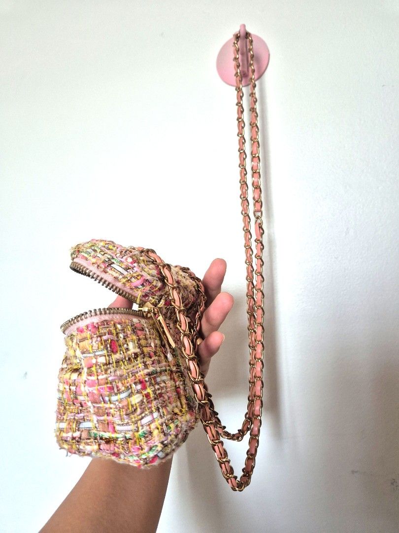 Tweed mini bag (Category: Cross-body Bags) located in Manila. Submitted by mommynurse (Listing ID 1462793374, Image 3). Description: super cute mini bag.