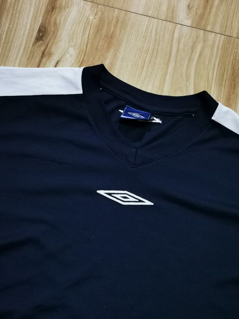 Umbro short-sleeve jersey (Category: Luxury Apparel) located in Angat. Submitted by kdthr1ft (Listing ID 1462800261, Image 2). Description: dimes: 21W 26.5L color rate: 10/10 issue: none❌.